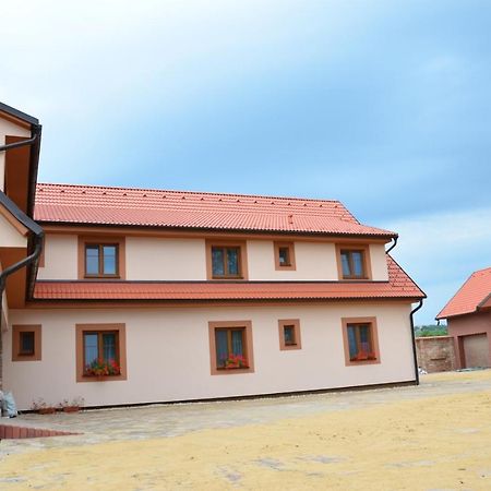 Penzion Tramin Valtice Bagian luar foto
